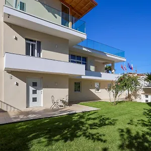 Mimani 2 Villa