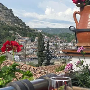 Guest house E Skulptorit, Berat